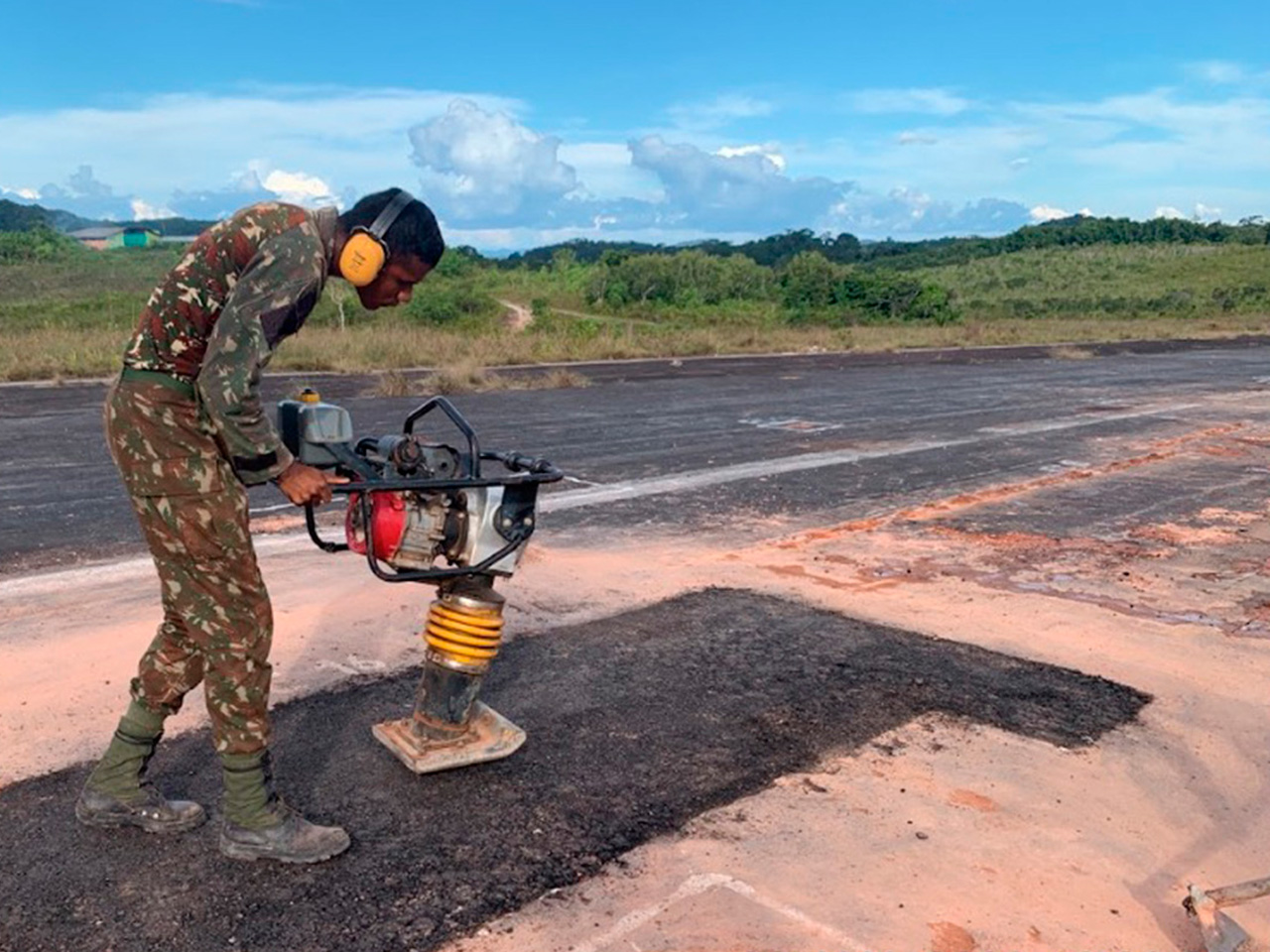 Exército Brasileiro recuperou a pista de pouso do Aeródromo de Surucucu