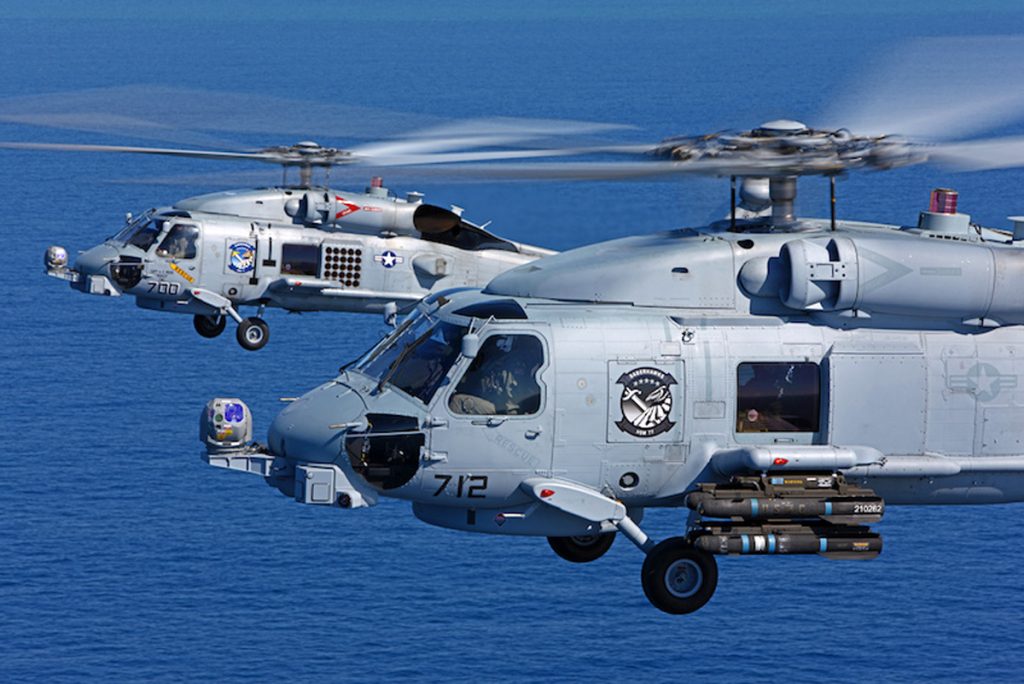 Helicópteros MH-60R para a Noruega. Dois Sikorsky MH-60R Seahawks da US Navy, do HSM-77 'Sabrehawks', sobre o Oceano Pacífico (Foto: USN).