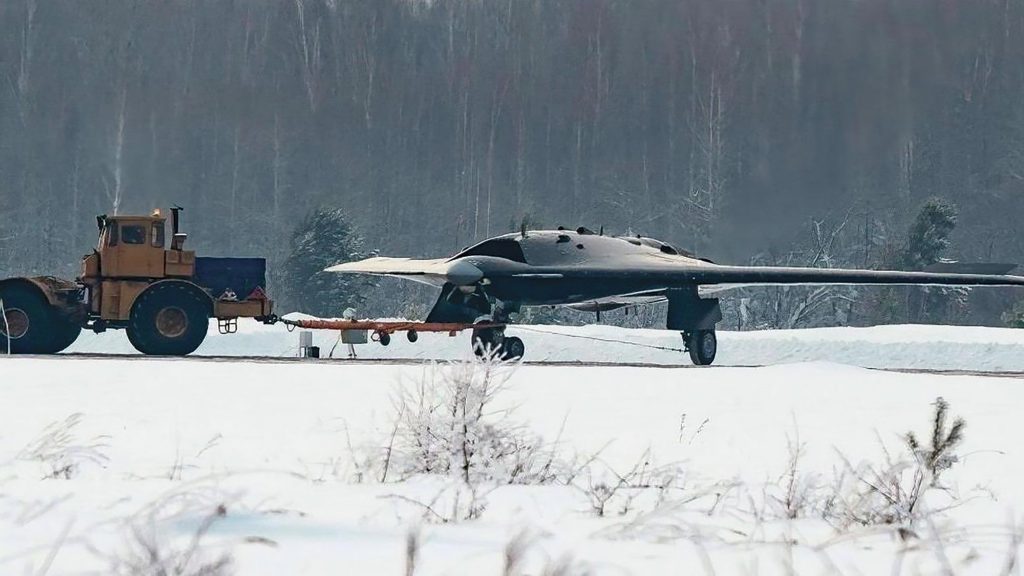 Novos detalhes sobre o UCAV S-70 (Foto: Sukhoi).