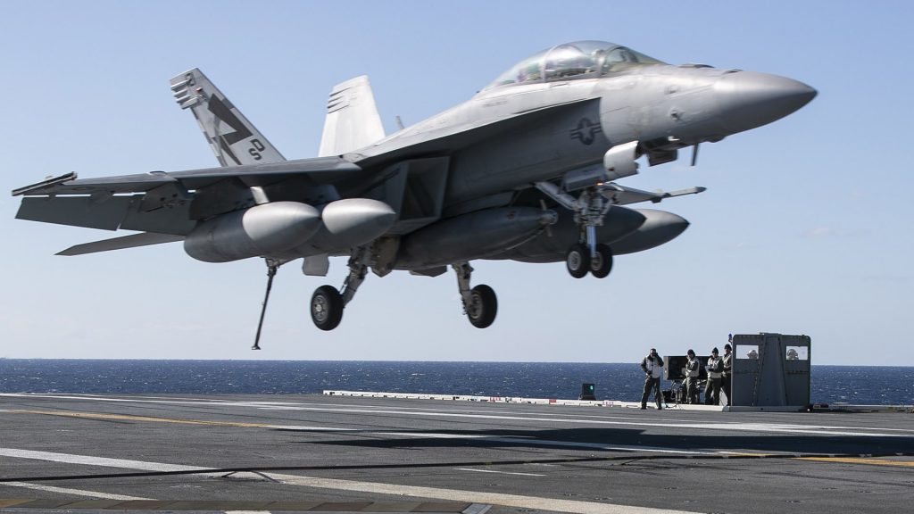  US Navy: CNO é contra a compra de mais Super Hornets (Foto: USN/Mass Communication Specialist 2nd Class Sean Elliott).