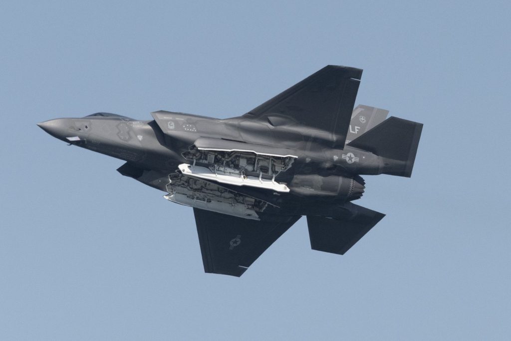 Pentágono e Lockheed Martin ajustam a produção do F-35. A partir de 2023 a produção deve ser estabilizada em 156 F-35/ano (Foto: USAF).