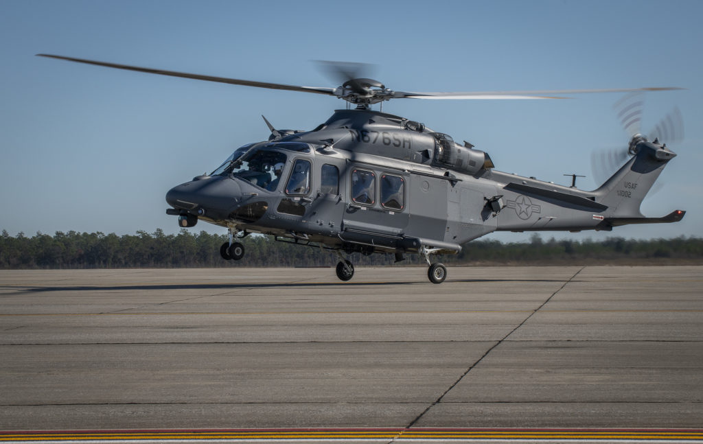 Leonardo e Boeing entregam os 1os quatro MH-139A a USAF. Boeing MH-139A Grey Wolf pousa em Duke Field, FL. em 19 de dezembro de 2019 (Foto: USAF/Samuel King Jr.).