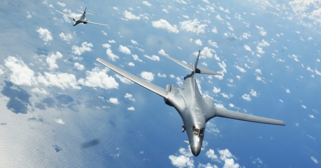 Os B-1B Lancer receberão novos radares e sistemas desenvolvidos pela Northrop Grumman (Foto: USAF).