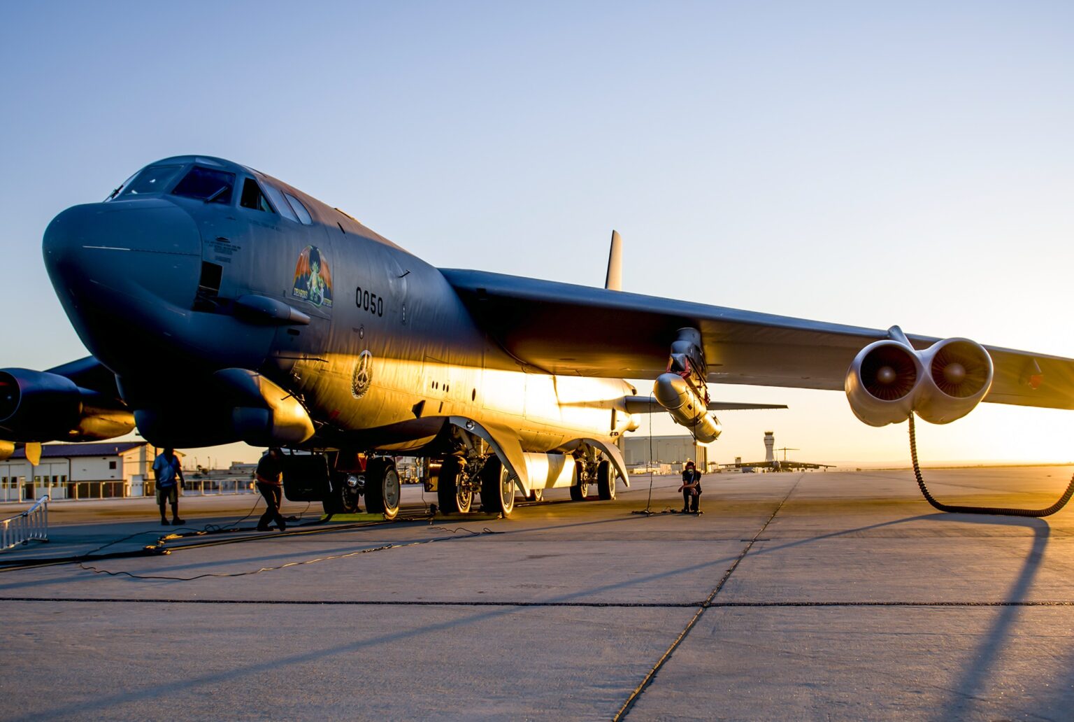 Bombardeiro B-52H Realiza Sexto Voo De Testes Com O Míssil Hipersônico ...