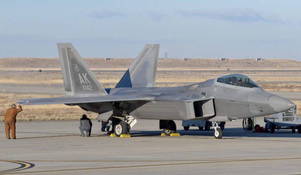 Japão quer um caça com a capacidade dos F-22 Raptor (Foto: USAF).