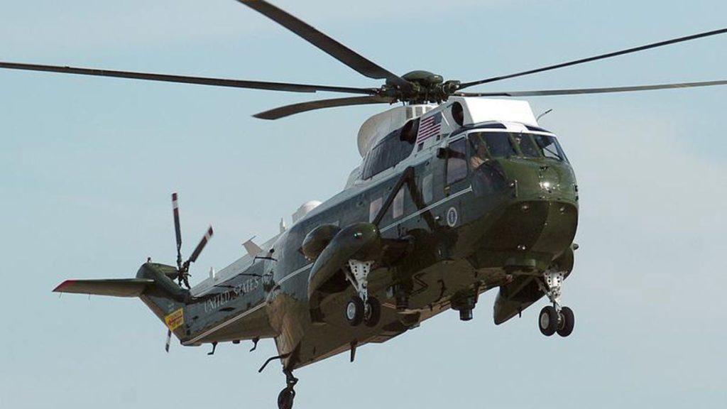 VH-92A deve substituir o VH-3D como Marine One em 2024. Ele irá substituir os VH-60N e os VH-3D visto na imagem (Foto: USMC).