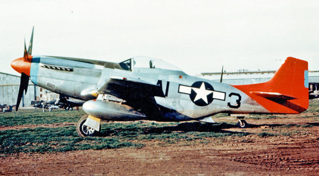Um dos P-51D (AI-3) do 332 FG (Foto: USAF).