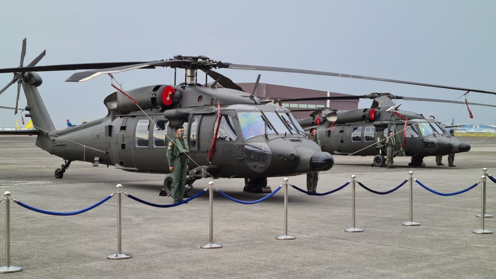 Filipinas deverá comprar mais 32 helicópteros S-70i Black Hawk (Foto: PhAF).