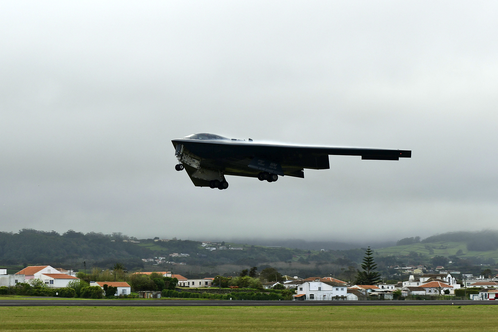 USAF Desdobra Bombardeiros B-2 Spirit Para Missões Com A OTAN Nos ...