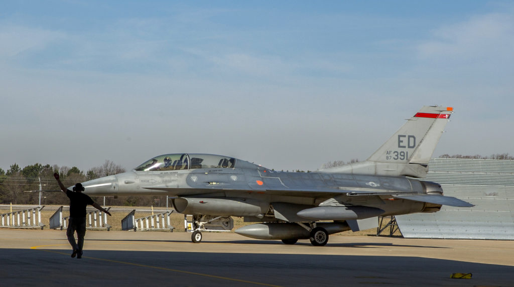 O primeiro F-16 a er revisado pela Lockheed Martin em Greenville é Bloco 40A USAF AF 87-0391 do USAF 416 FLTS 'ED', sediado em Edwards AFB (Foto: USAF/AFLCMC).