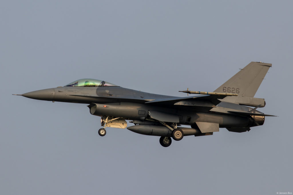 RoCAF perto de ativar sua 1ª Ala de F-16V. F-16V ROCAF 6626 foi convertido à partir de um F-16A no programa Phoenix Rising (Foto: Jeroen Bos).