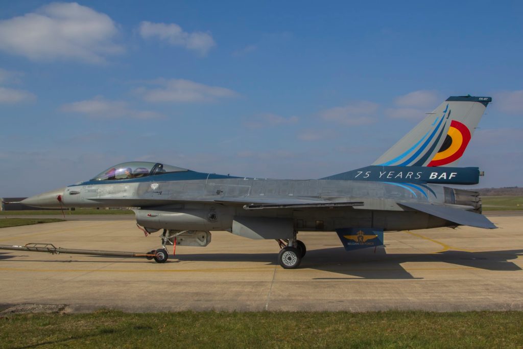 O F-16AM Fighting Falcon, FA-87, com a pintura especial de 75 anos da Força Aérea Belga (Foto: BLu/1CC Manu Boosko).