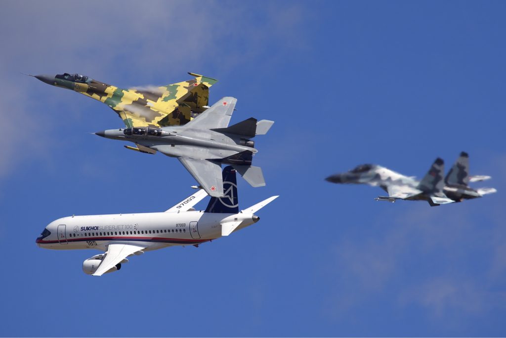 Tradicionais indústrias aeronáuticas russas, a Sukhoi e a Mikoyan Gurevich serão conduzidas por um escritório administrativo unificado (Foto: Oleg Belyakov - Wikimedia)