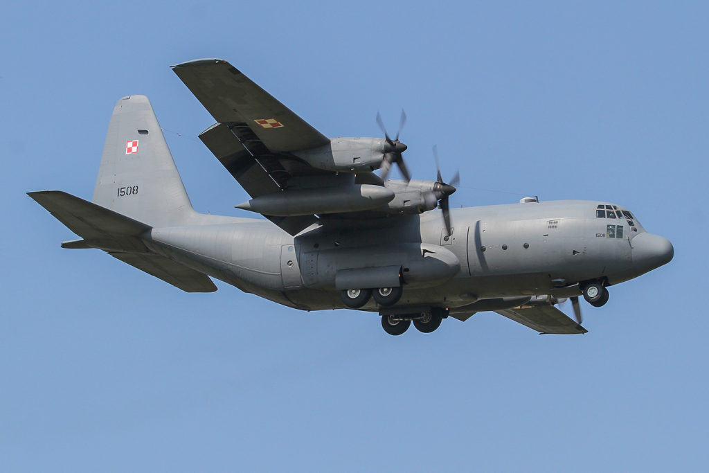 Atualmente a Força Aérea Polonesa possui cinco C-130E (Foto: Laky Photography).