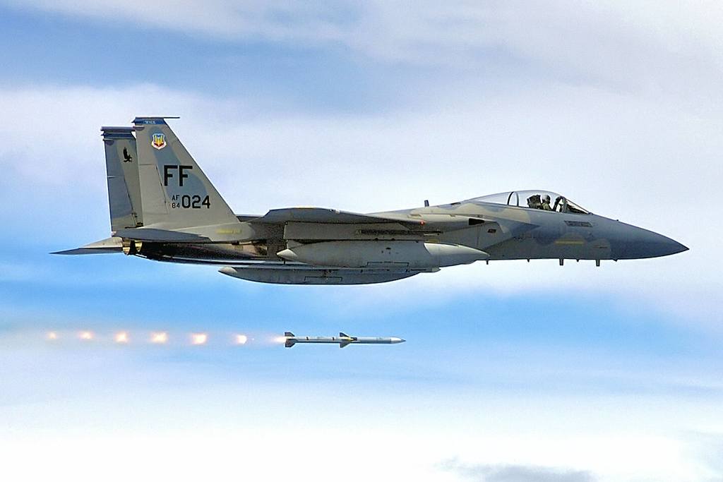 Um F-15C teria atingido um alvo na maior distância conhecida, alegou a USAF, sem informar detalhes (Foto: USAF/Ilustrativa).
