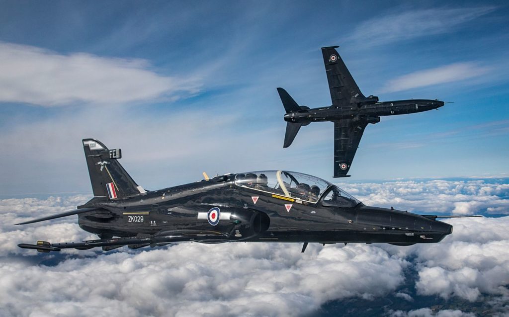 A nova unidade binacional, implantada no Reino Unido, utilizará os novos jatos Hawk T2 do Qatar, para treinamento dos pilotos de ambas forças aéreas (Foto: RAF).