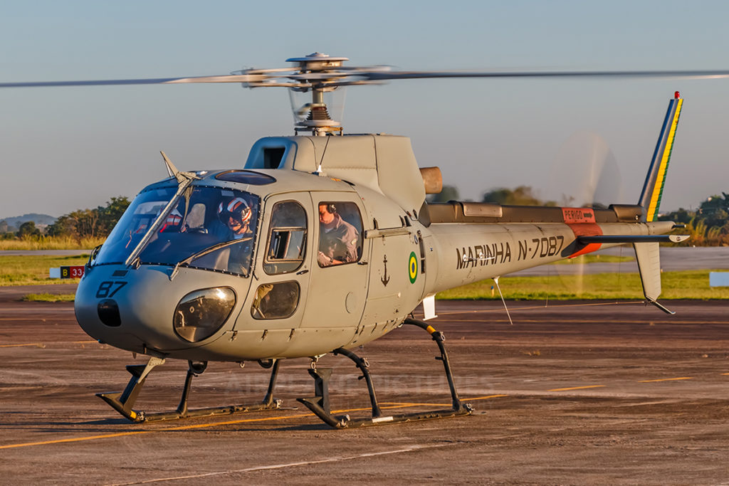 Esquilo UH-12, N-7087, do HU-1 esteve em missão de apoio no litoral paulista (Foto: Ricardo Hebmüller).