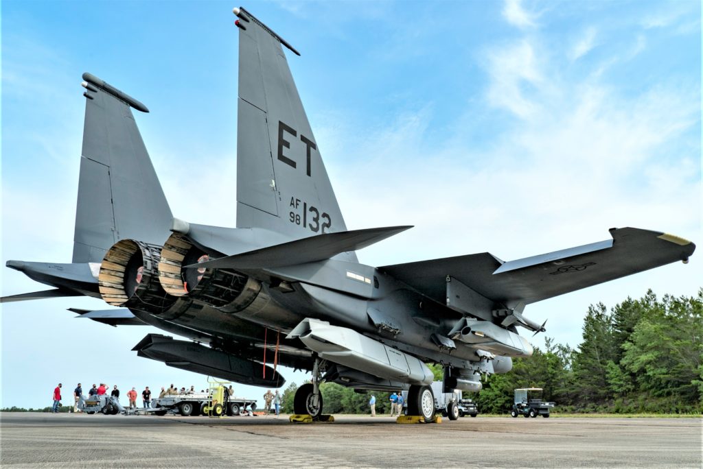 Strike Rodeo: F-15E carregado com cinco JASSM. O F-15E Strike Eagle AF 98-0132 é carregado com cinco JASSM na Base Aérea de Eglin, Flórida, em 11 de maio de 2021 como parte do Projeto Strike Rodeo do 85th TES (Foto: USAF).