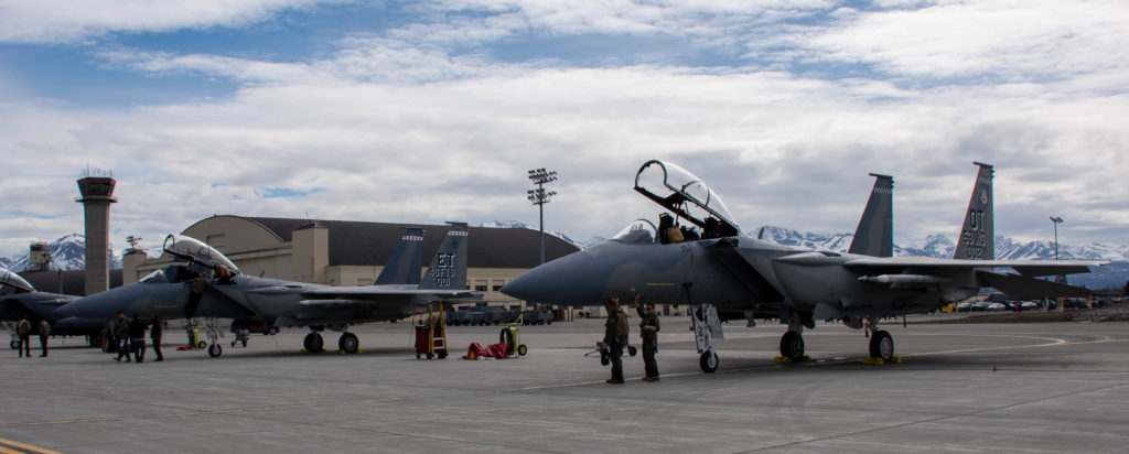 USAF testa o F-15EX nos céus do Alasca. Os F-15EX USAF 20-0001 e 20-0002 na Northern Edge 21 realizada na base conjunta Elmendorf-Richardson  (Foto: USAF/1st Lt. Savanah Bray).