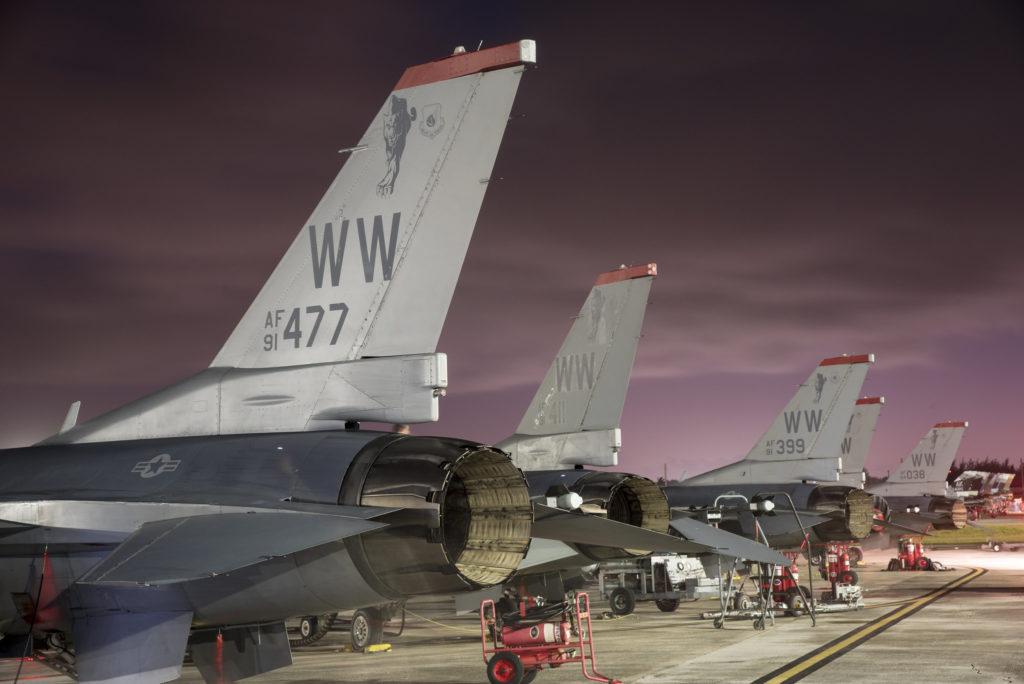 USAF quer retirar 421 caças do seu inventário até 2026. Mesmo com a saída de 124 F-16C/D Blocos 20 e 30, o inventário ainda terá 812 F-16C/F Blocos 40 e 50 (Foto: USAF).