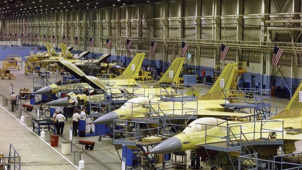 Lockheed alcanzará el objetivo de producción del F-16 para 2025. La línea de producción del F-16 en Greenville tiene una cartera de pedidos de 140 unidades.  Foto: LM.