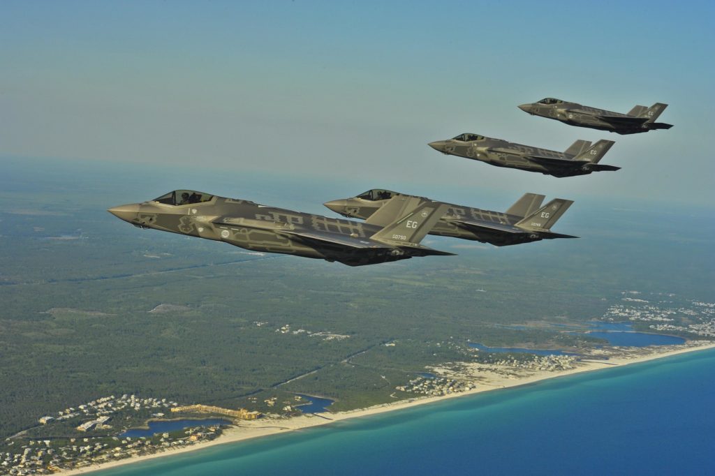 Até 2026 mais 220 F-35 serão recebidos pela USAF (Foto: USAF).