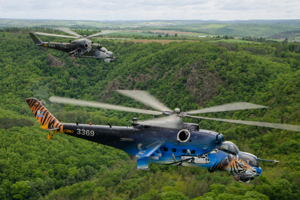 Dois Mi-35 da CzAF (Foto: CzAF).