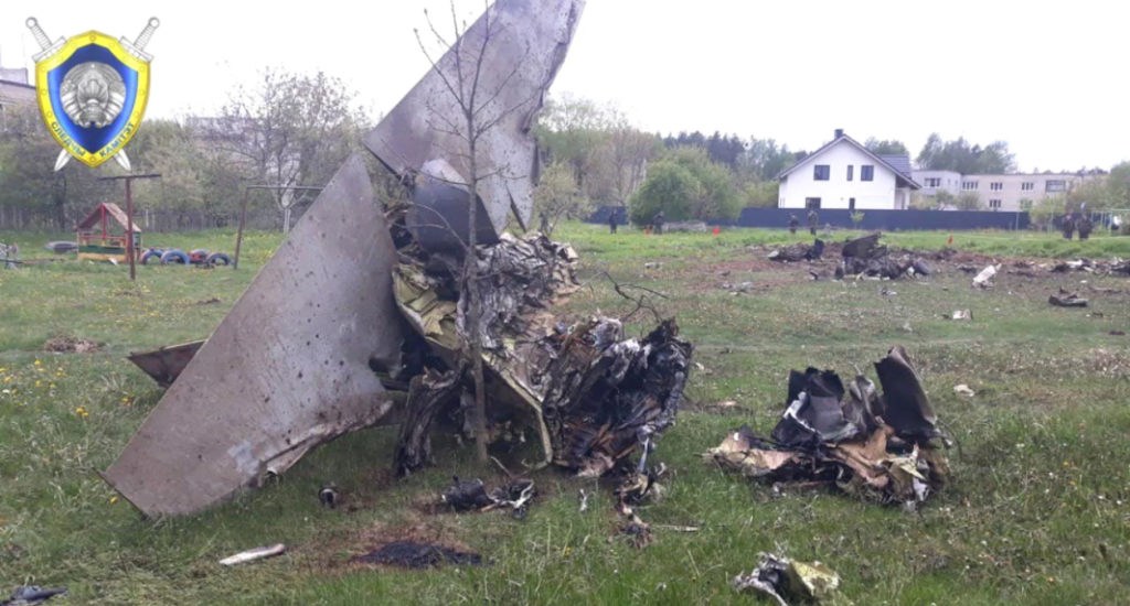 Acidente com Yak-130 da Força Aérea de Belarus. Destroços do YAK-130 de Belarus (Foto: MoD Belarus).