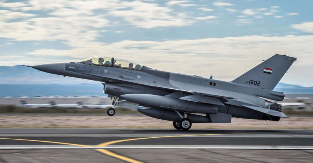 Falta de suprimentos e ataques do Daesh afetam a IqAF.  Os F-16IQ estão praticamente parados na base aérea de Ballad  (Foto: USAF/Senior Airman Jordan Castelan).