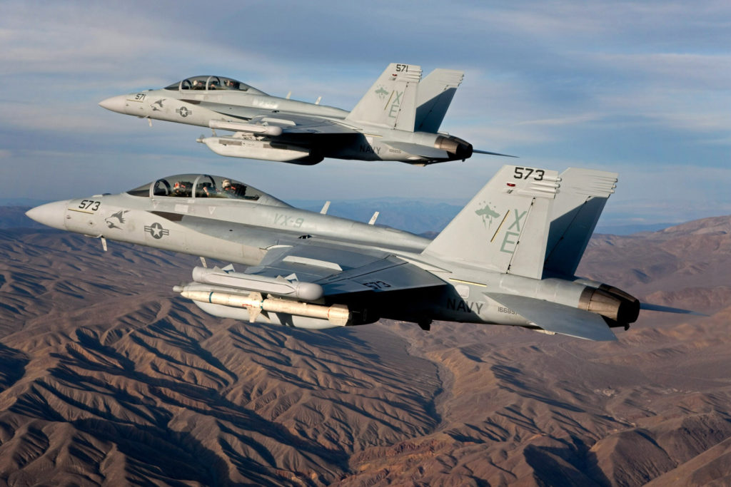 US Navy atualizará F/A-18 e EA-18G com sistemas de dados e vídeo de alta definição (Foto: USN).
