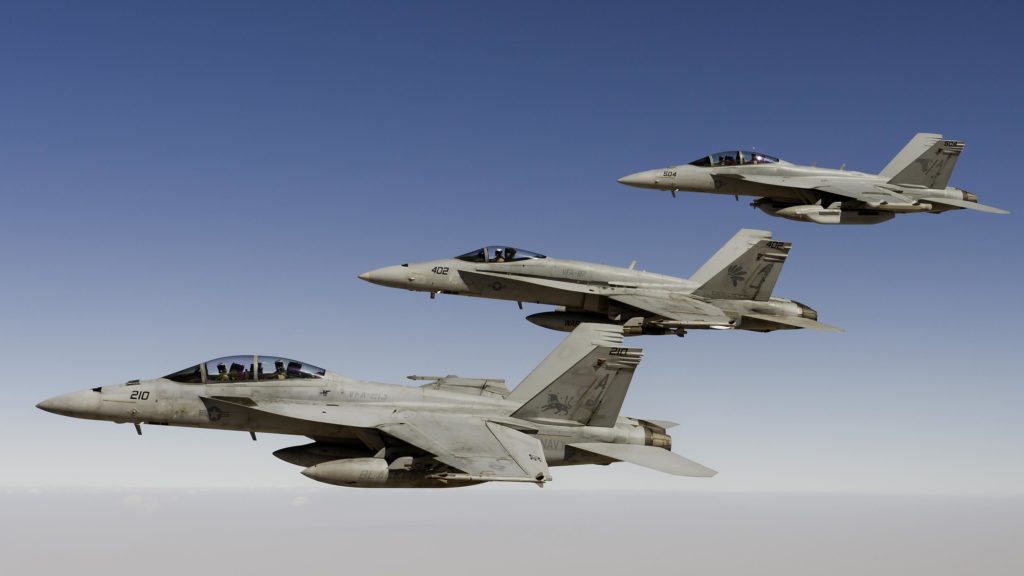 F/A-18E/F da VFA-213 "Black Lions". HhART ajuda os F/A-18 e EA-18 a aumentar sua disponibilidade (Foto: USN).