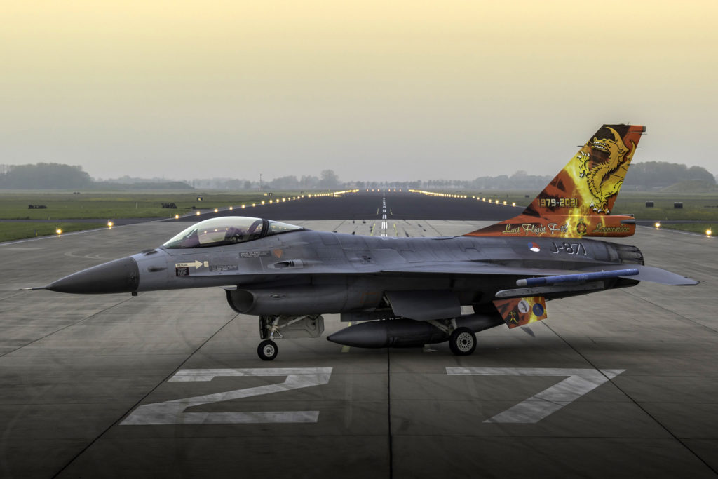 Los F-16 de la RNLAF podrán realizar un estruendo sónico en vuelos de verificación funcionales.  Un médico holandés advierte que los vuelos funcionales podrían romper la barrera del sonido.  Foto: RNLAF.