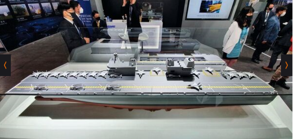Um modelo em escala da proposta do porta-aviões da DSME para o programa CVX da RoKN (Foto: Dae Young Kim).