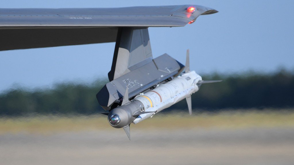 US$ 52,1 milhões em AIM-9X para a Coreia do Sul. Míssil ar-ar Sidewinder X, visto em um F-35A. Foto: USAF.