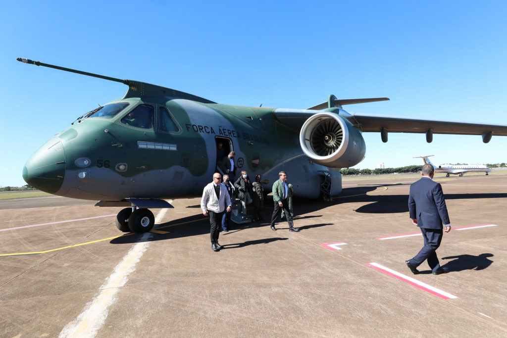 Embraer KC-390 realiza voo Presidencial. Desembarque do Força Aérea 01 em Ponta Porã (Foto: Isac Nóbrega/PR).