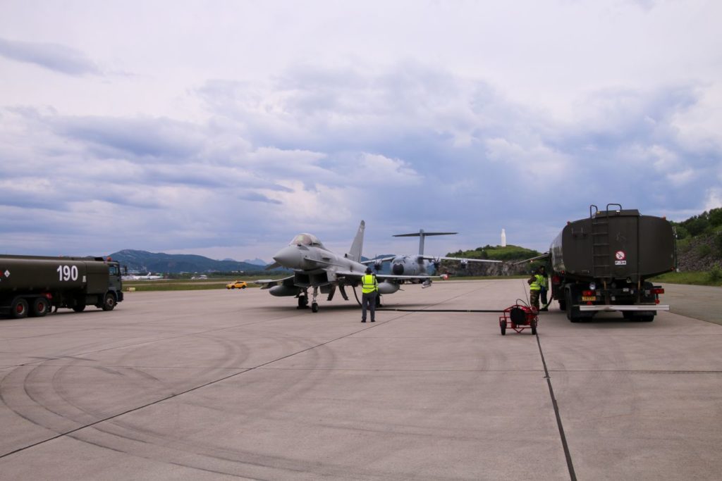 Typhoons realizam reabastecimento tático na Noruega. Na foto um FGR4 do II(AC) em Bodø, Noruega (Foto: RAF).