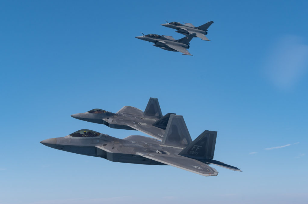 USAF: orçamento FY23 será de US$ 169,5 bilhões. A USAF irá reduzir a frota de F-22 Raptors (Foto: USAF/SSgt. Don Hudson).