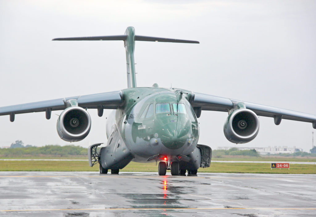 FAB coloca aeronaves de prontidão para resgatar brasileiros na Ucrânia. Aeronaves KC-390 estão de prontidão em Anápolis (Foto: FAB).