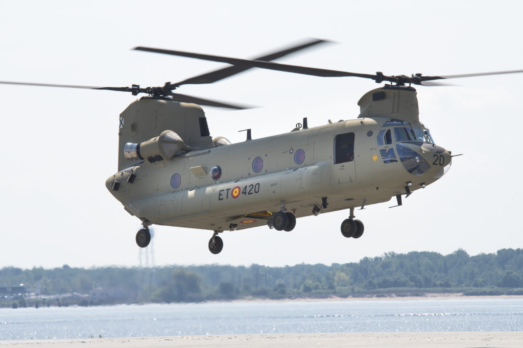 Indra ampliará a capacidade de autoproteção dos CH-47F espanhóis (Foto:  Boeing).