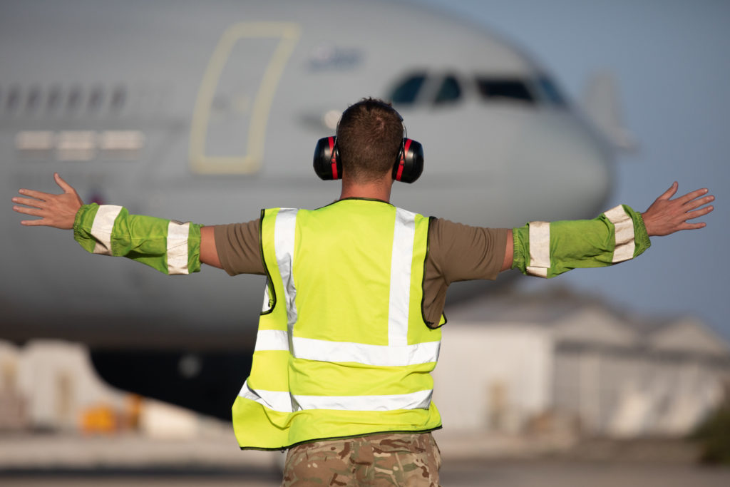 RAF: Operation PITTING retira 15 mil do Afeganistão. Voyager da RAF chega a RAF Akrotiri para levar refugiados vindos do Afeganistão (Foto: RAF). 