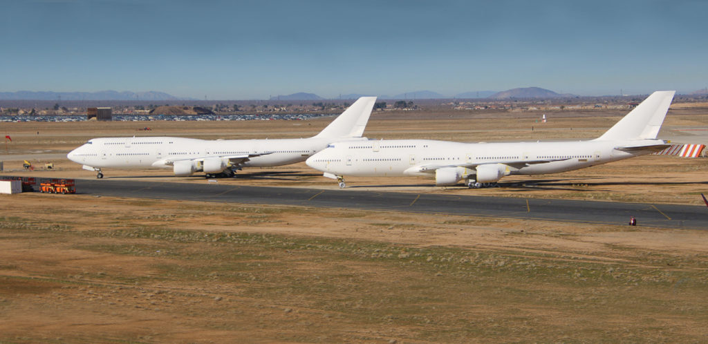 Dois Boeing 747-85M, matriculados N894BA (c/n 42416/1519) e N895BA (c/n 42417/1523) que serão os futuros VC-25B (Foto: Shamu28).