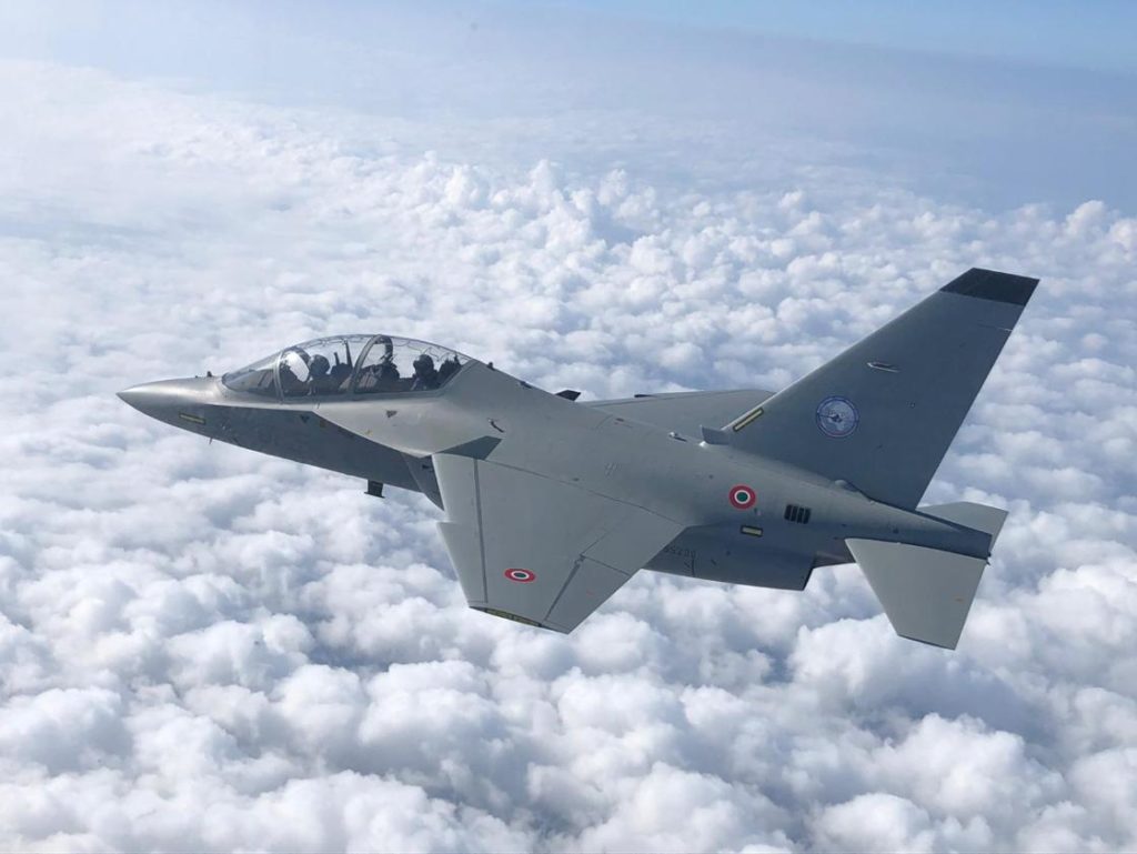 RAF treinará seus futuros pilotos no IFTS na Itália. IFTS voa com os M346 — foto (Foto: AMI).