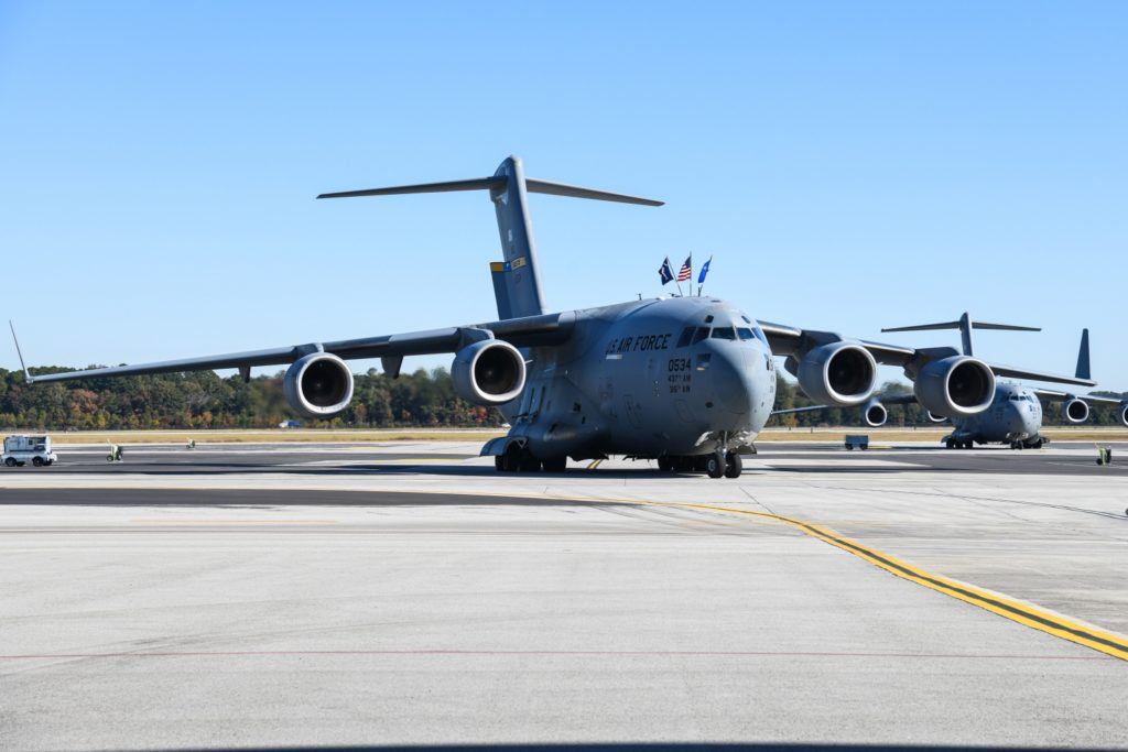 O C-17 que ultrapassou as 25 mil horas de voo pertence a 437th AW (Foto: USAF).