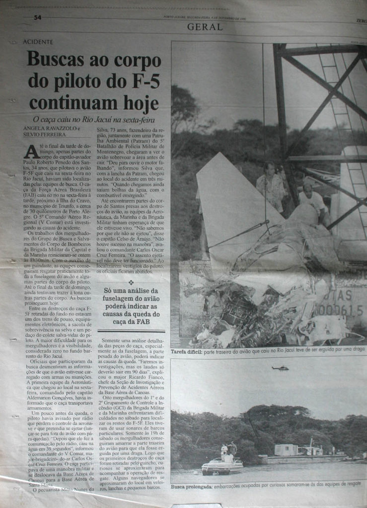 Há 25 anos a FAB dava adeus ao F-5F 4809. Jornal Zero Hora - 2 de Novembro de 1996. Arquivo Leandro Casella.