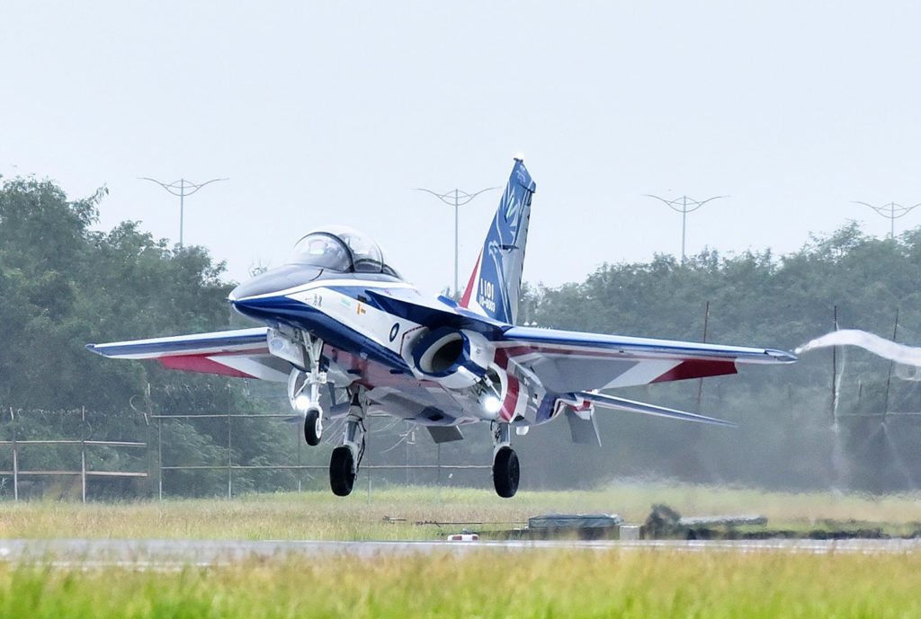 Força Aérea de Taiwan recebeu o primeiro caça AIDC T-5 Yung Yin (Foto: RoCAF).