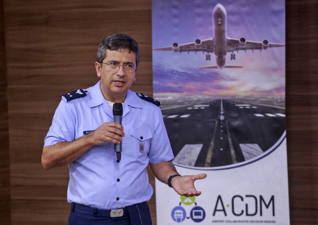 DECEA apresenta resultados do Projeto A-CDM. Brigadeiro do Ar Eduardo Miguel Soares, Chefe do Subdepartamento de Operações do DECEA (Fotos: FAB).
