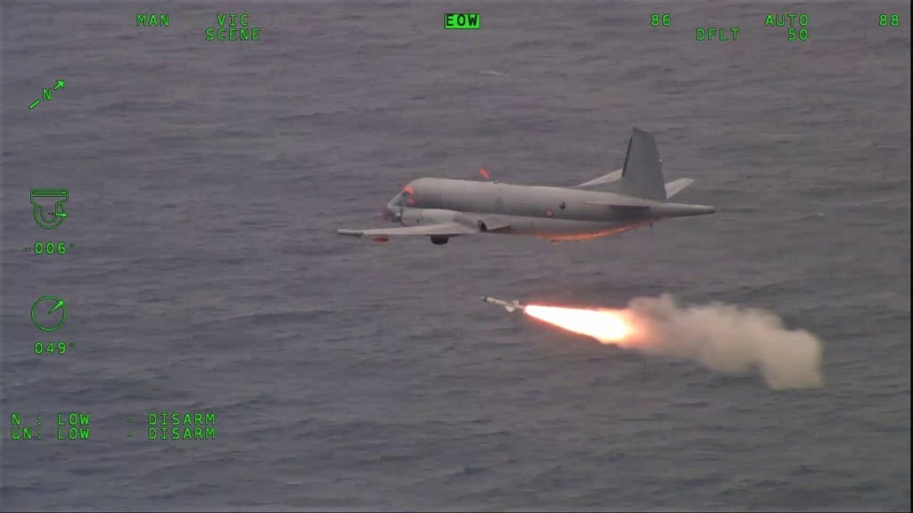ATL2 STD6 disparando míssil anti-navio AM39 Exocet (Foto: MNF)