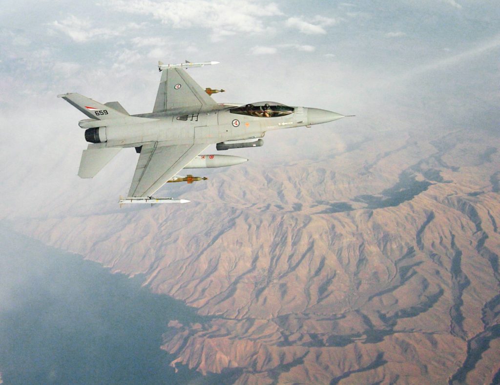Dos 33 F-16 remnecentes, 1 foi preservado; 12 vendidos a Draken e 20 estão na mira da Romênia (Foto: RNoAF).