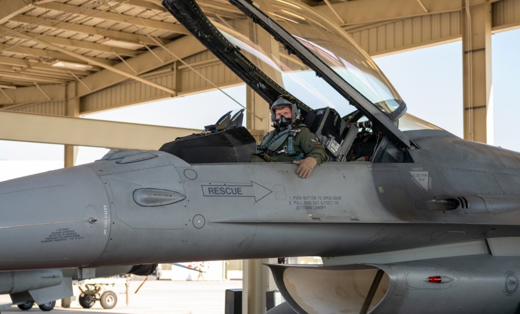 Piloto de F-16 da USAF se aposenta ao completar 60 anos (Foto: 93rd FS).