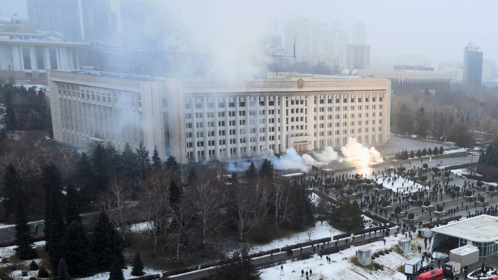 Violentos protestos contra o aumento do valor do GLP estão ocorrendo no Cazaquistão desde o início deste ano (Foto: Reuters).